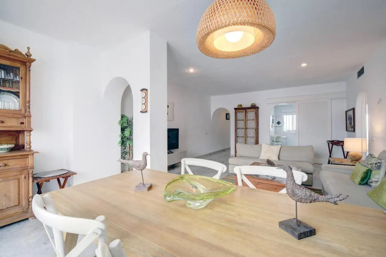 Spacious, Fresh And Fantastic Views Apartment Marbella